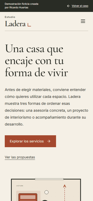 Navegación, tipografía y acciones adaptadas a una pantalla estrecha.